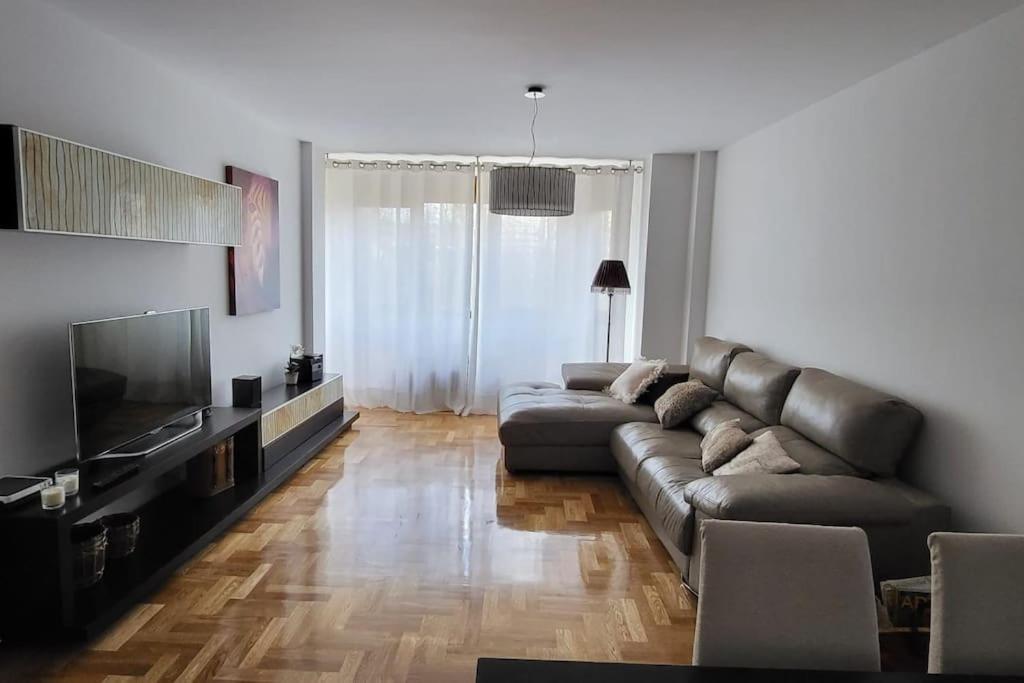 Alojamiento Centrico La Buganvilla Aranda de Duero Exterior foto